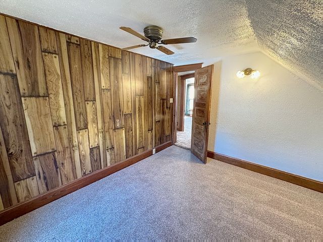 102 W 19th Avenue, Coal Valley, IL 61240