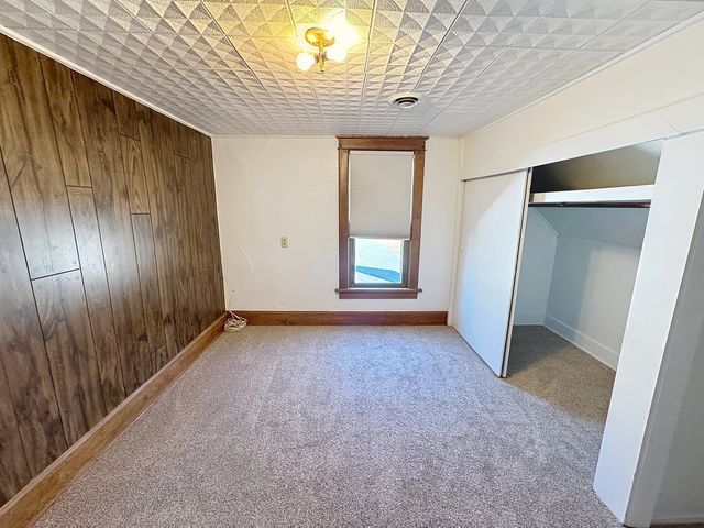 102 W 19th Avenue, Coal Valley, IL 61240