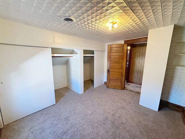 102 W 19th Avenue, Coal Valley, IL 61240