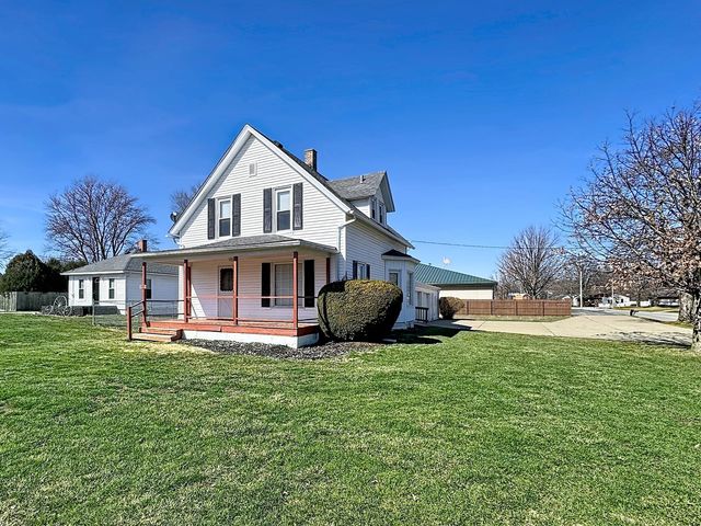 102 W 19th Avenue, Coal Valley, IL 61240