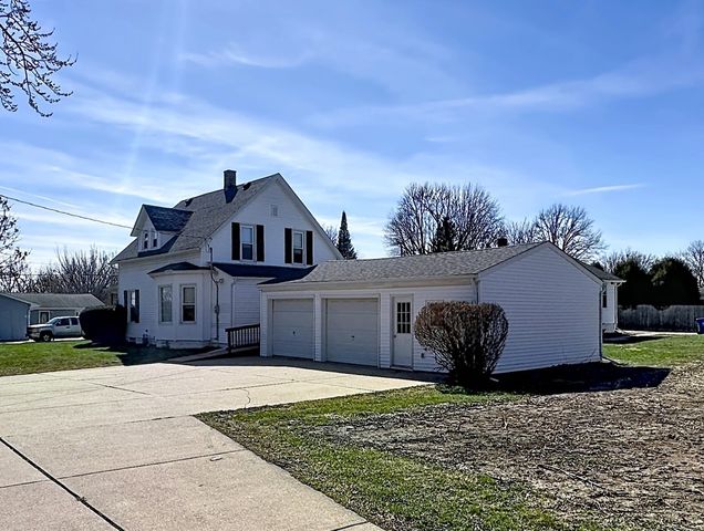 102 W 19th Avenue, Coal Valley, IL 61240