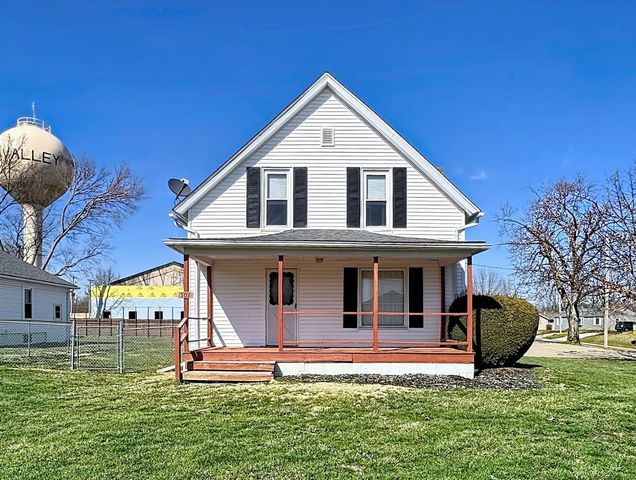 102 W 19th Avenue, Coal Valley, IL 61240
