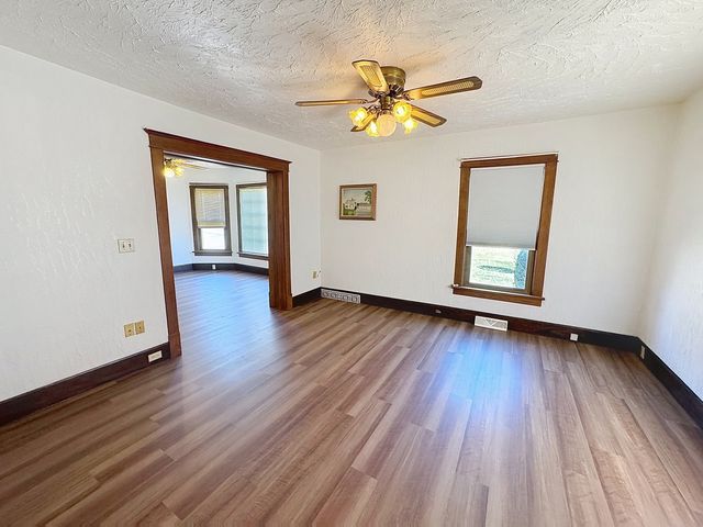 102 W 19th Avenue, Coal Valley, IL 61240