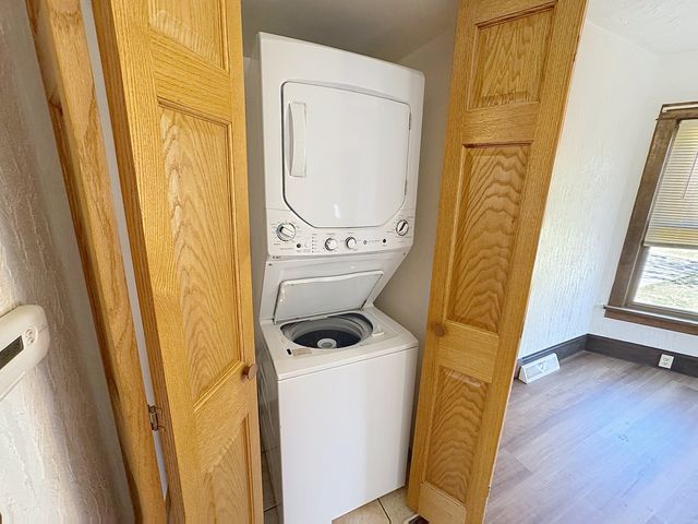 102 W 19th Avenue, Coal Valley, IL 61240