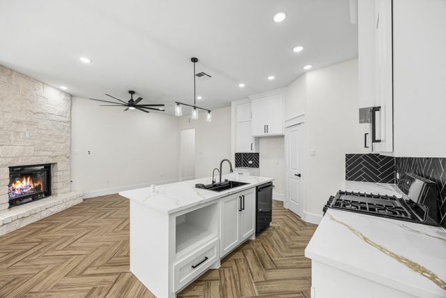 909 Santa Anna Lane, La Porte, TX 77571