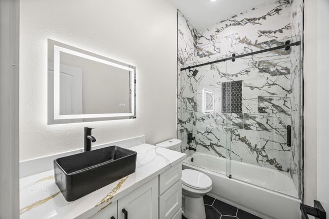 909 Santa Anna Lane, La Porte, TX 77571