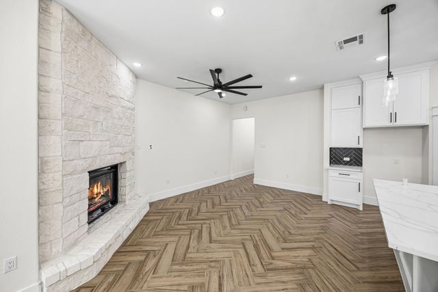 909 Santa Anna Lane, La Porte, TX 77571