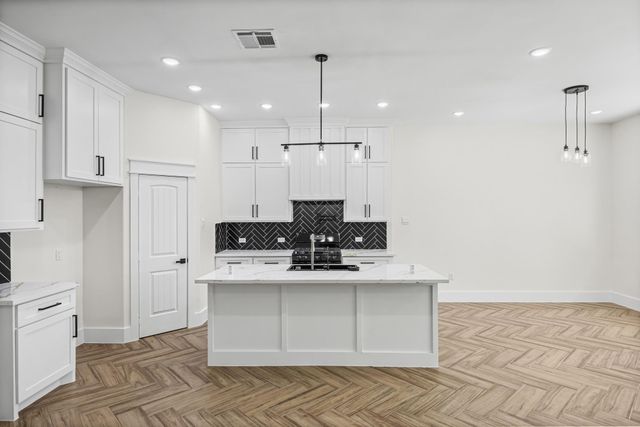 909 Santa Anna Lane, La Porte, TX 77571