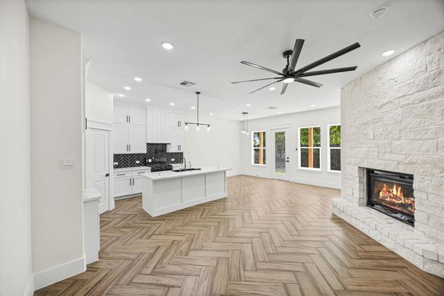 909 Santa Anna Lane, La Porte, TX 77571