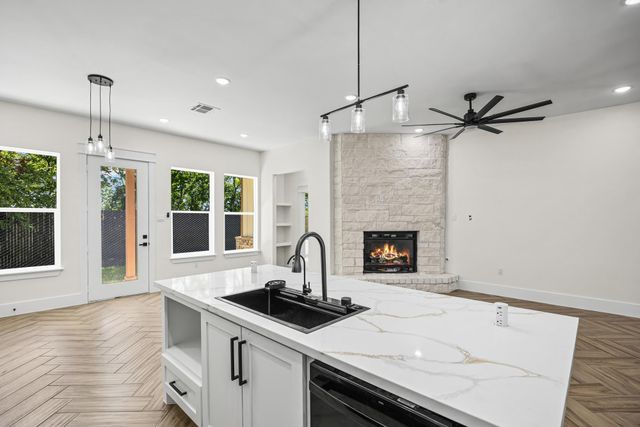 909 Santa Anna Lane, La Porte, TX 77571