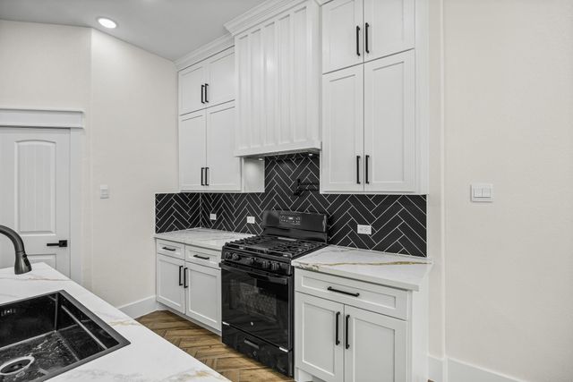 909 Santa Anna Lane, La Porte, TX 77571