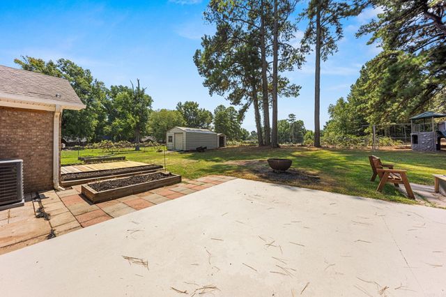 702 Kamak Dr, Beebe, AR 72012