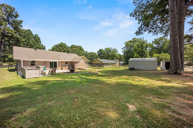 702 Kamak Dr, Beebe, AR 72012