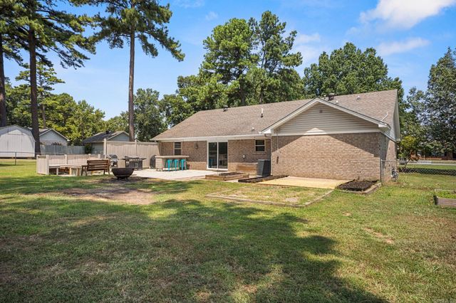 702 Kamak Dr, Beebe, AR 72012