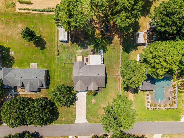 702 Kamak Dr, Beebe, AR 72012