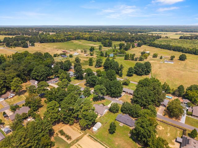 702 Kamak Dr, Beebe, AR 72012