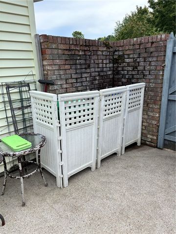 982 Brighton Way, Warwick, RI 02886