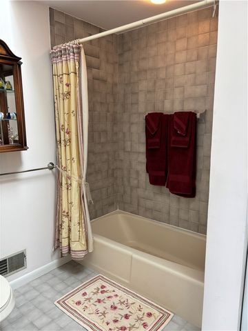 982 Brighton Way, Warwick, RI 02886