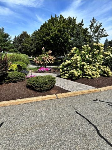 982 Brighton Way, Warwick, RI 02886