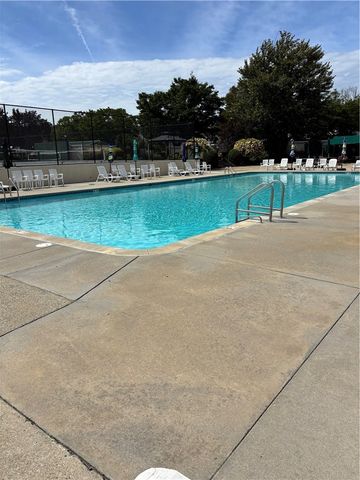 982 Brighton Way, Warwick, RI 02886