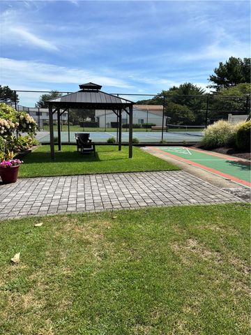 982 Brighton Way, Warwick, RI 02886