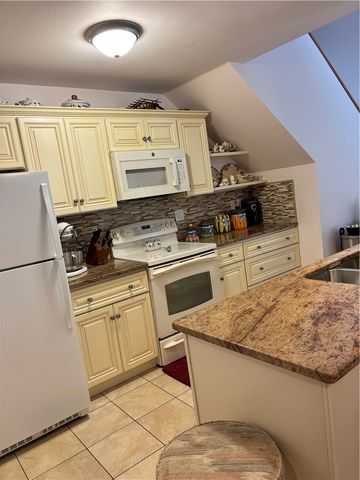 982 Brighton Way, Warwick, RI 02886