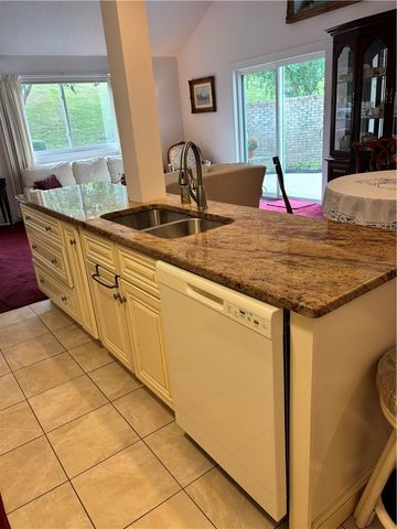 982 Brighton Way, Warwick, RI 02886