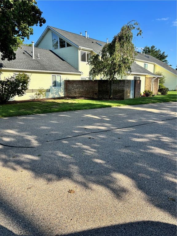 982 Brighton Way, Warwick, RI 02886