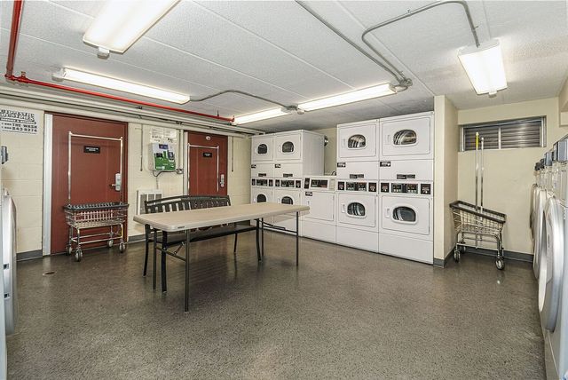 10849 Seaview Ave Apt 29B, New York City, NY 11236