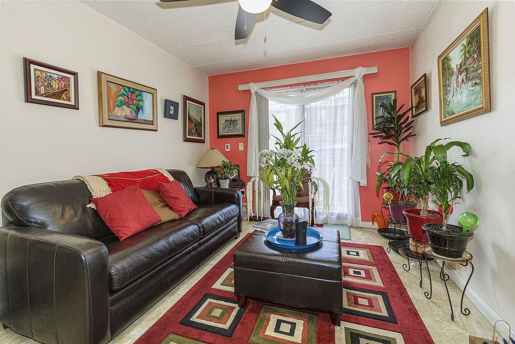 10849 Seaview Ave Apt 29B, New York City, NY 11236