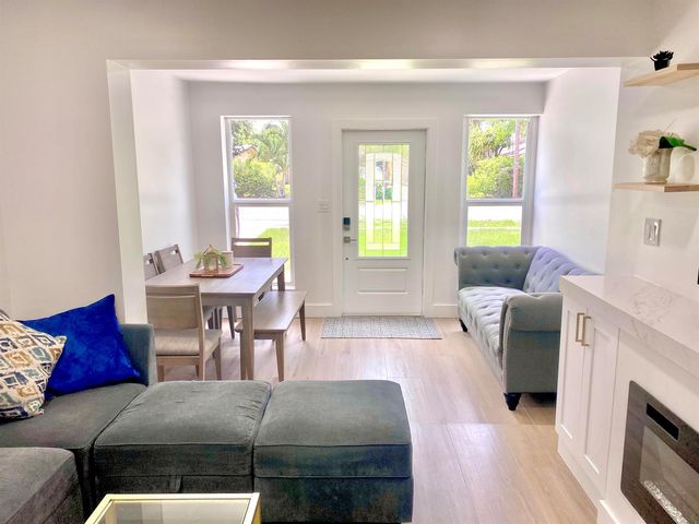 118 SW 9th Avenue, Delray Beach, FL 33444