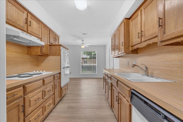 1205 Fairhaven Drive, Mansfield, TX 76063