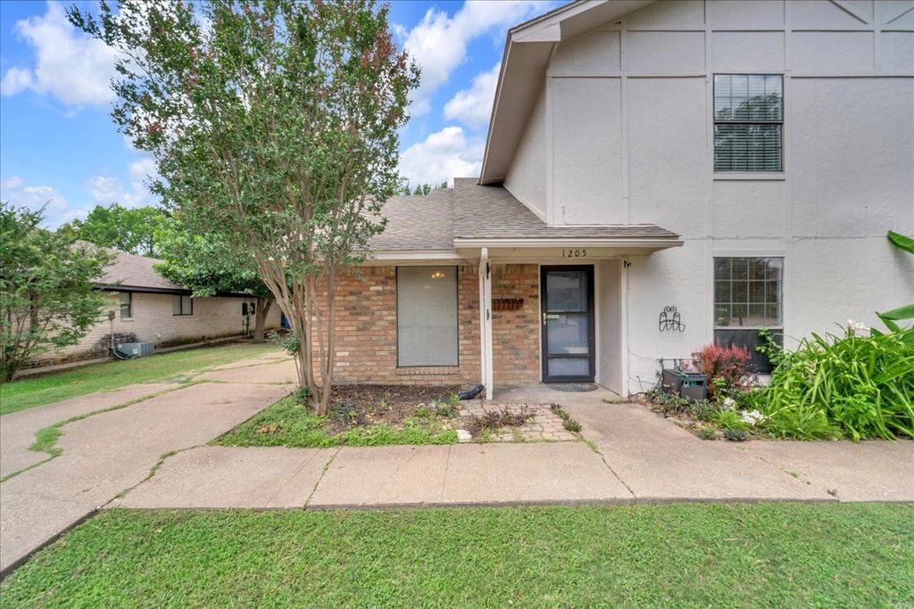 1205 Fairhaven Drive, Mansfield, TX 76063