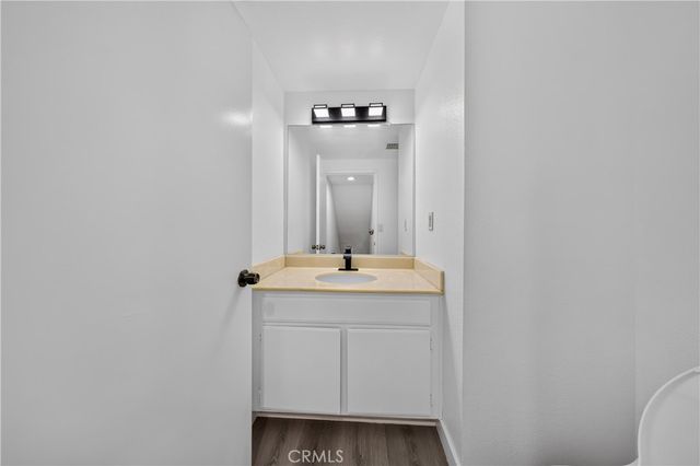 15125 Nordhoff 20, North Hills, CA 91343