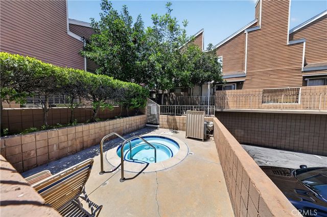 15125 Nordhoff 20, North Hills, CA 91343