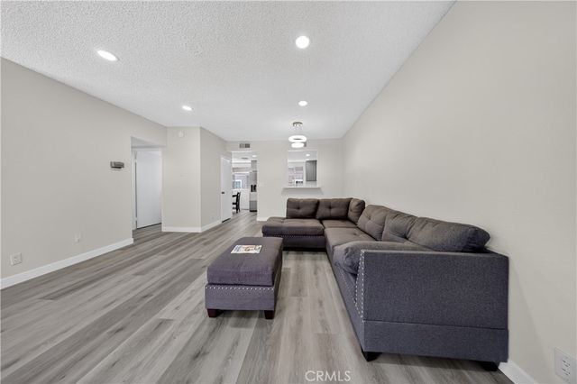 15125 Nordhoff 20, North Hills, CA 91343