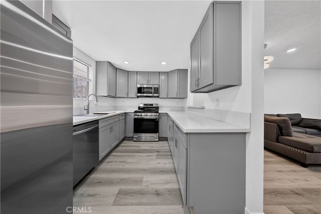 15125 Nordhoff 20, North Hills, CA 91343