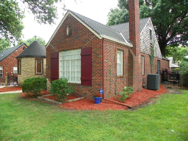 207 N Parkwood Lane, Wichita, KS 67208