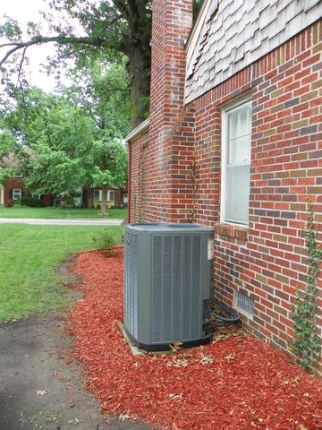 207 N Parkwood Lane, Wichita, KS 67208