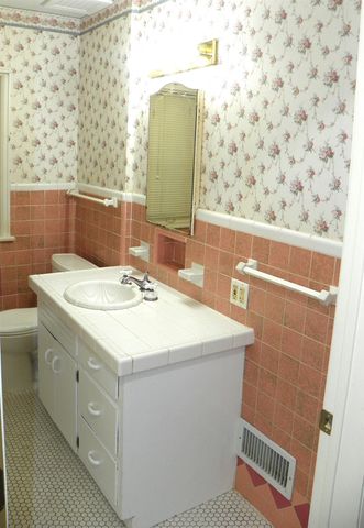 207 N Parkwood Lane, Wichita, KS 67208