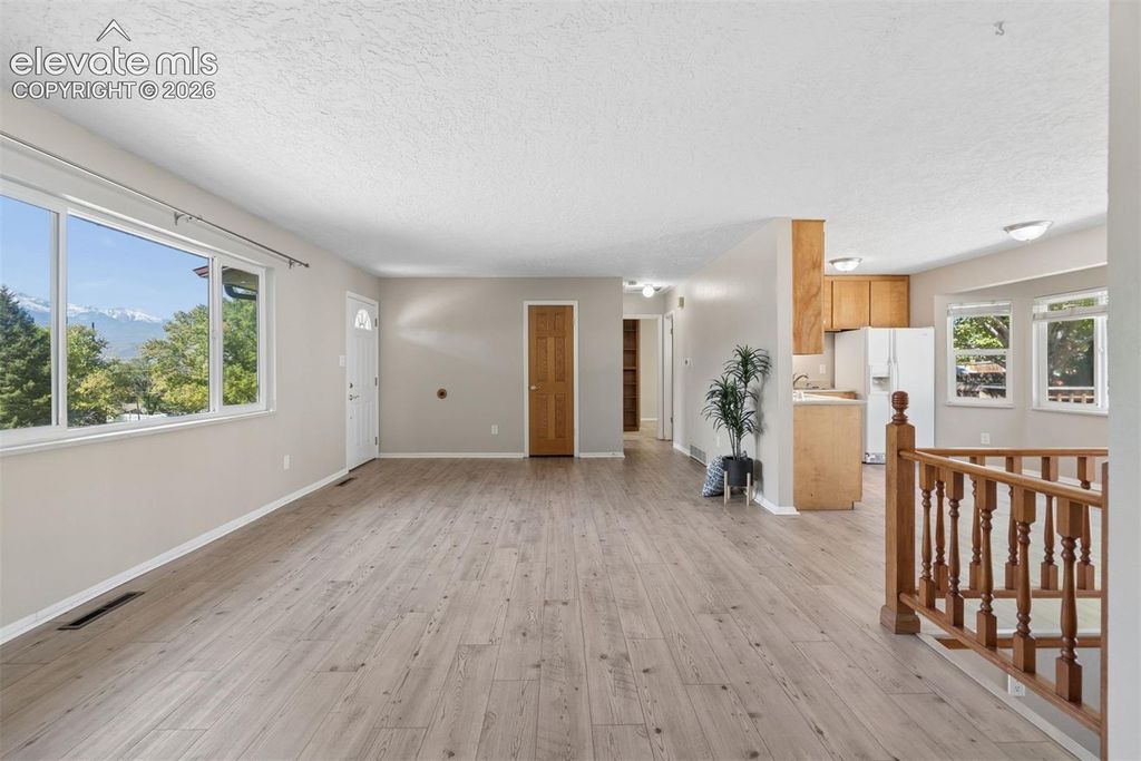 408 Elmwood Drive, Colorado Springs, CO 80907 — photo 3