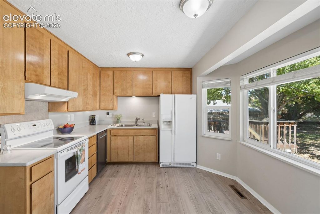 408 Elmwood Drive, Colorado Springs, CO 80907 — photo 5