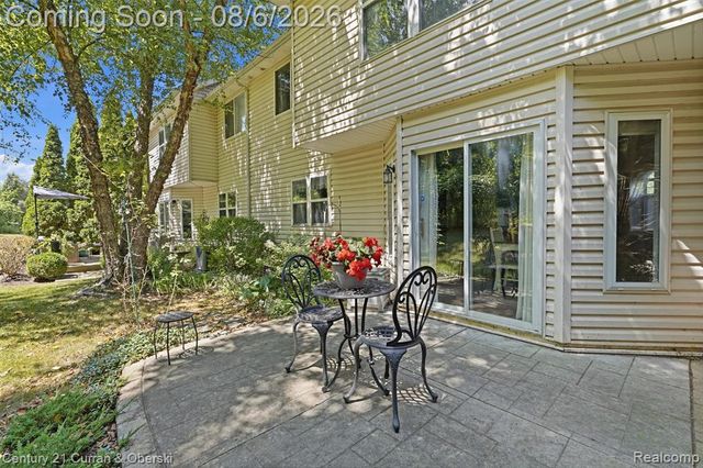 443 Natures Cove Court, Wixom, MI 48393