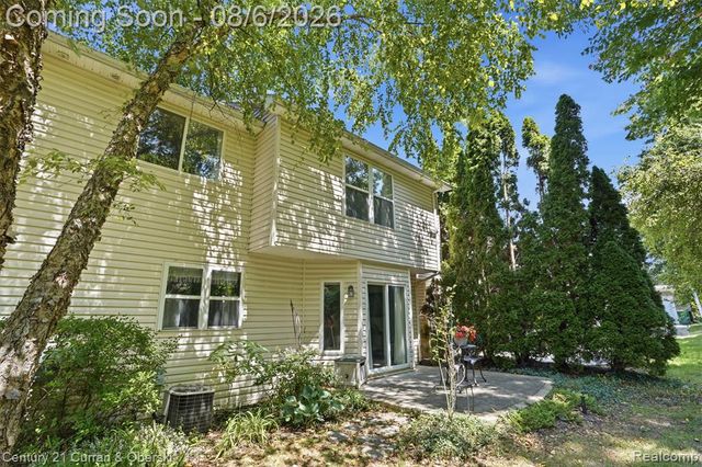 443 Natures Cove Court, Wixom, MI 48393