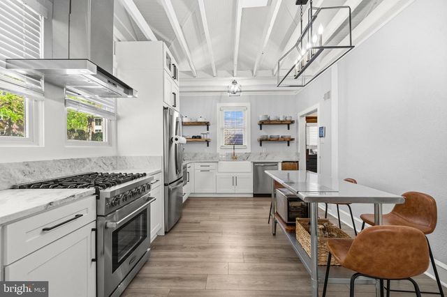 1129 19TH ST S, Arlington, VA 22202