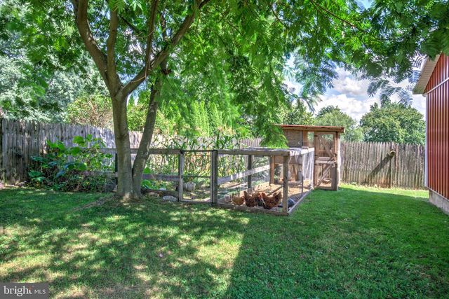1517 E NEWPORT RD, Lititz, PA 17543