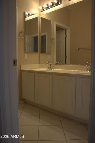 1043 S ROCKWELL Street, Gilbert, AZ 85296