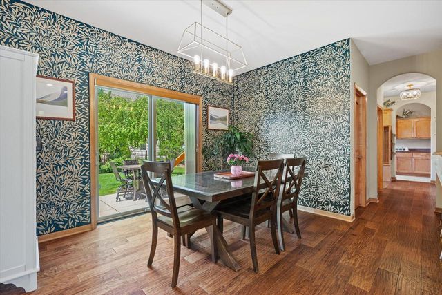 2106 Deer PATH, Waukesha, WI 53189