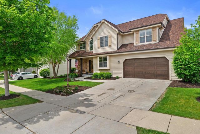 2106 Deer PATH, Waukesha, WI 53189
