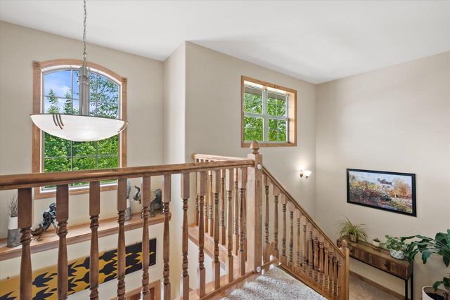 2106 Deer PATH, Waukesha, WI 53189